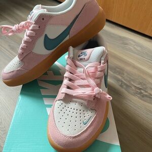 NIKE SB FORCE 58 Pink/Teal Athletic Shoes